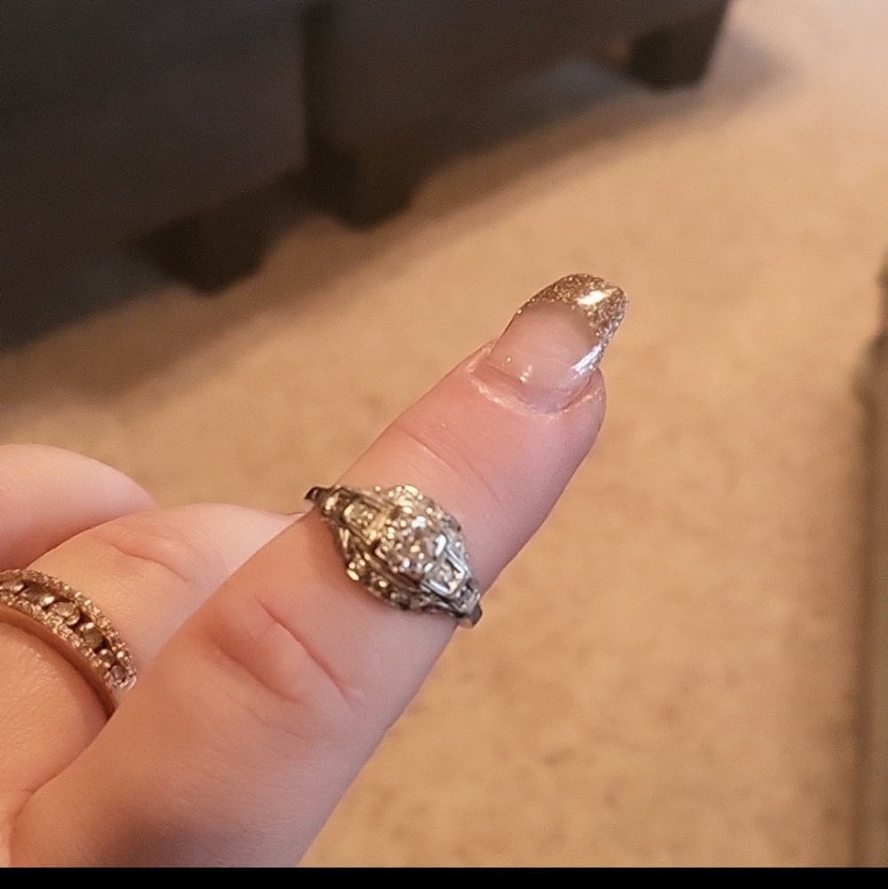 Authenticated 14 kt white gold vintage diamond ring